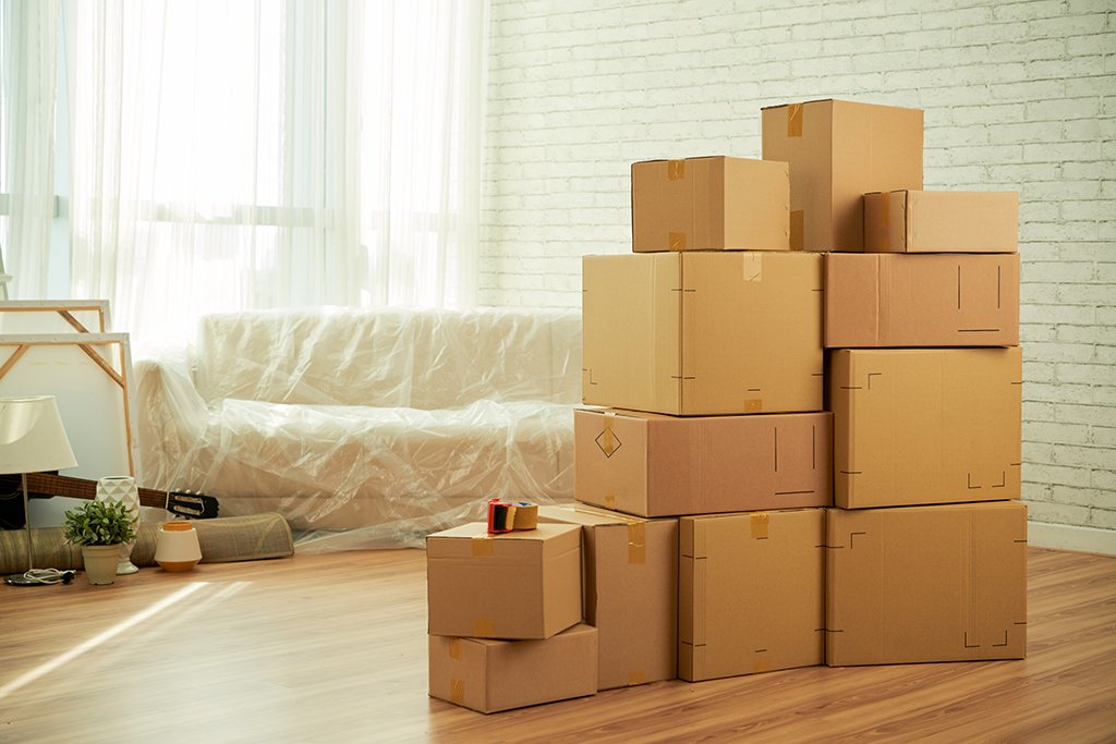 Shipping furniture from UAE to Qatar 30 boxes in livingroom