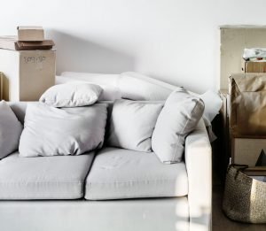 moving to new house concept 927699682 aad466f781224dcfa364063b5b9c3797 2048x1152 1 e1640083005313
